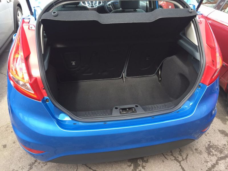 2010 Ford Fiesta 1.4 Zetec 5dr image 4