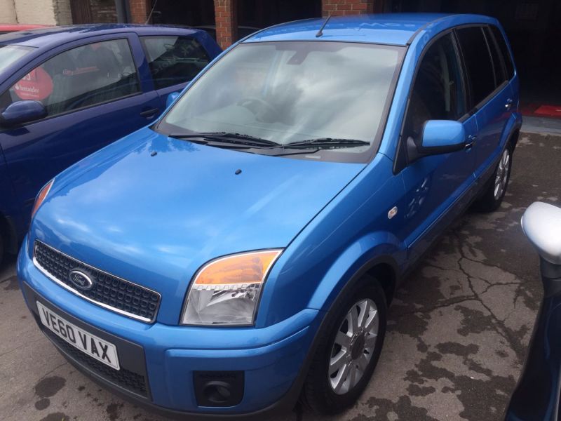 2011 Ford Fusion 1.6 Titanium 5dr image 2