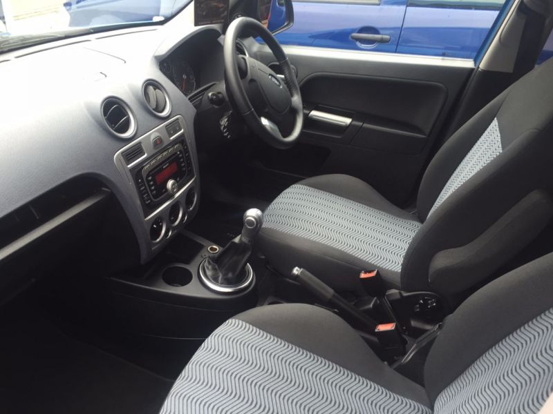 2011 Ford Fusion 1.6 Titanium 5dr image 7