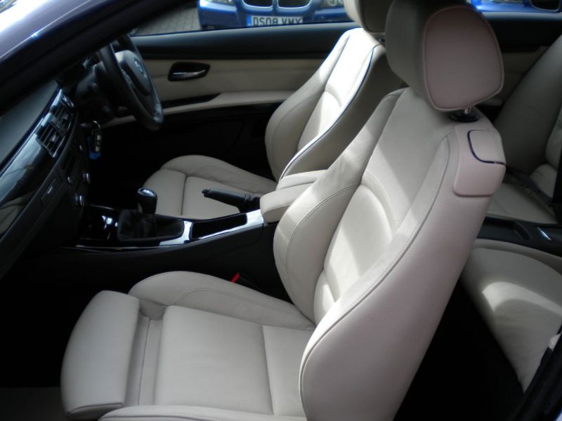 2010 BMW 3 Series 2.0 320d M Sport 2dr image 9