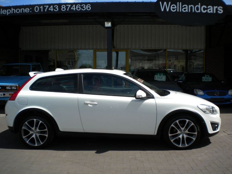 2010 Volvo C30 2.0 D3 SE Lux 3dr image 1