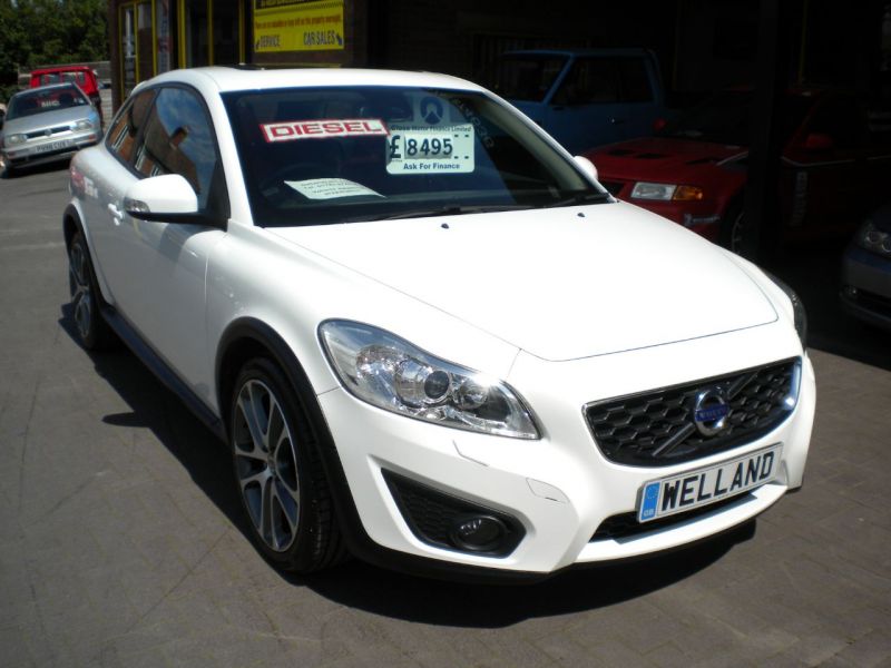 2010 Volvo C30 2.0 D3 SE Lux 3dr image 2