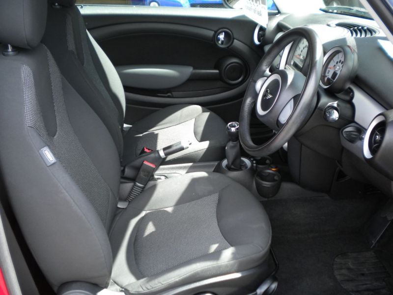 2008 Mini Hatchback 1.6 Cooper Diesel 3dr image 6