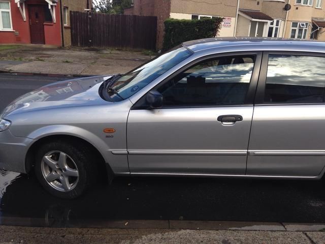 2002 Mazda 323 1.6 GXI image 1