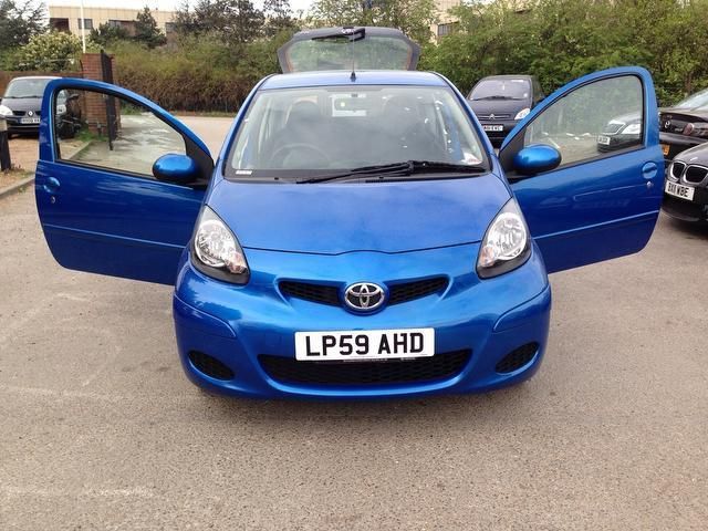 2010 Toyota AYGO 1.0VVT-I BLUE image 1