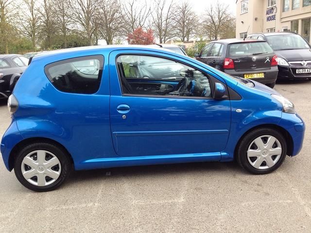 2010 Toyota AYGO 1.0VVT-I BLUE image 2