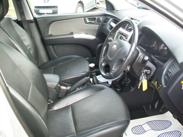 2010 Kia Sportage 2.0 CRDi XS Silver 5dr image 4