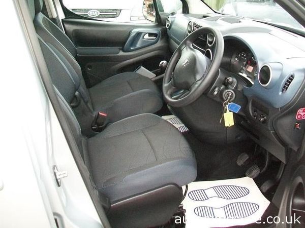 2011 Peugeot Partner Tepee S Hdi 92 Silver dr image 8