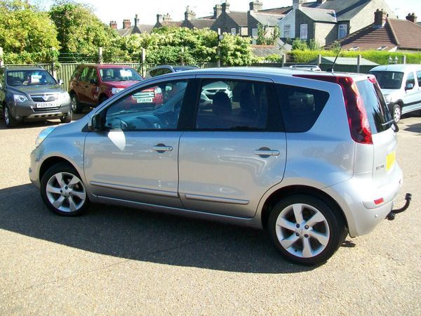 2010 Nissan Note 1.6 Tekna Auto Silver 5dr image 4