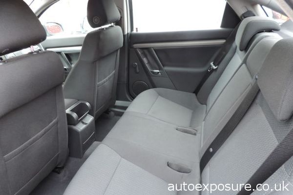2006 Vauxhall Vectra 1.8i VVT Exclusiv 5dr image 5