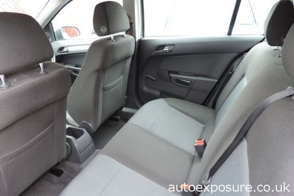 2004 Vauxhall Astra 1.8i 16V Clubr Auto image 5