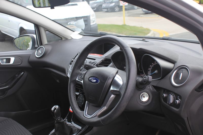 2013 Ford Fiesta 1.5 TDCi Zetec image 5