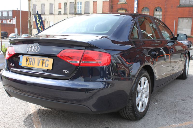 2011 Audi A4 2.0 TDi SE Stop/Start image 4