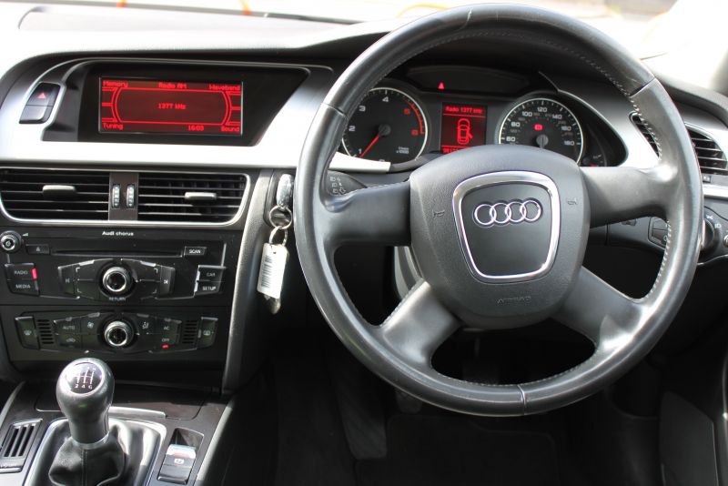 2011 Audi A4 2.0 TDi SE Stop/Start image 6