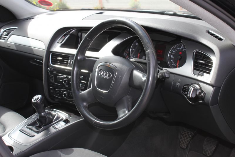 2011 Audi A4 2.0 TDi SE Stop/Start image 7