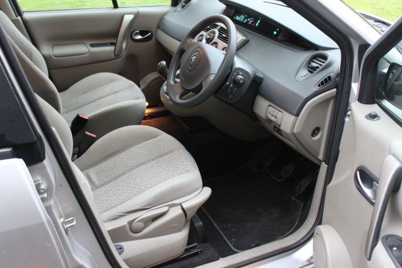 2006 Renault Scenic 1.5dCi Oasis 5dr image 6