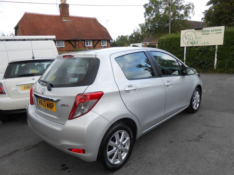 2013 Toyota Yaris D-4D TR DIESEL image 4