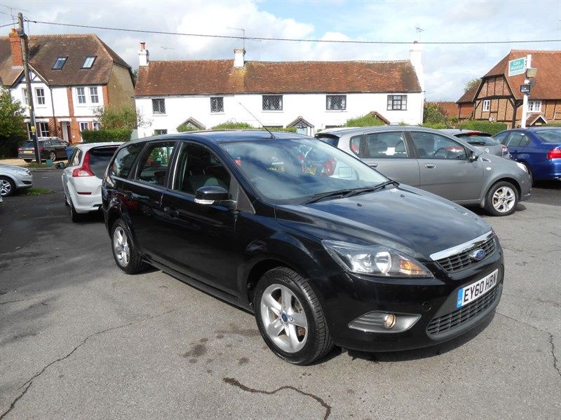 2010 Ford Focus ZETEC PETROL image 1