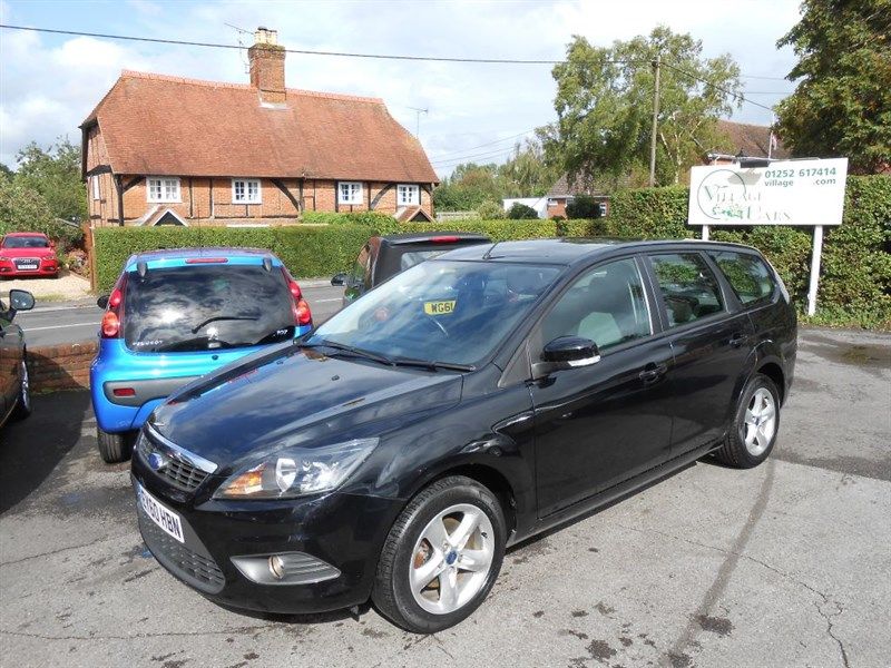 2010 Ford Focus ZETEC PETROL image 2