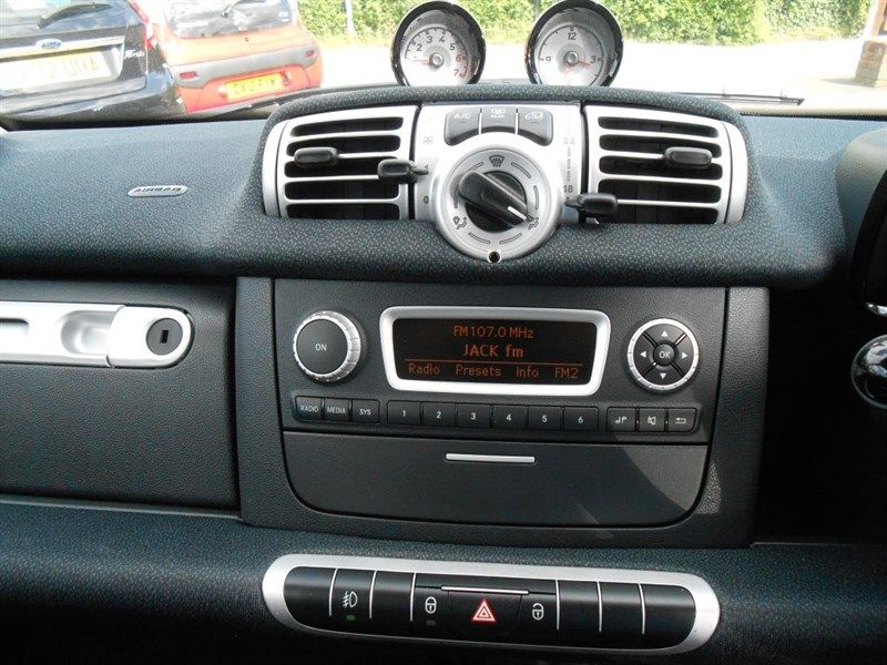 2012 Smart Car Fortwo Cabrio PULSE MHD PETROL image 9