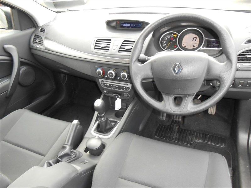 2010 Renault Megane I-MUSIC VVT PETROL image 5