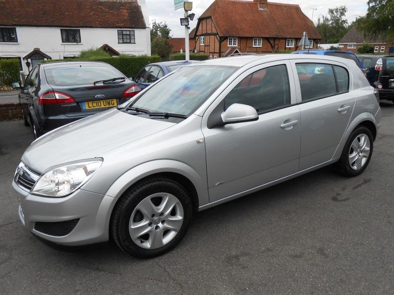 2010 Vauxhall Astra ACTIVE PETROL image 2