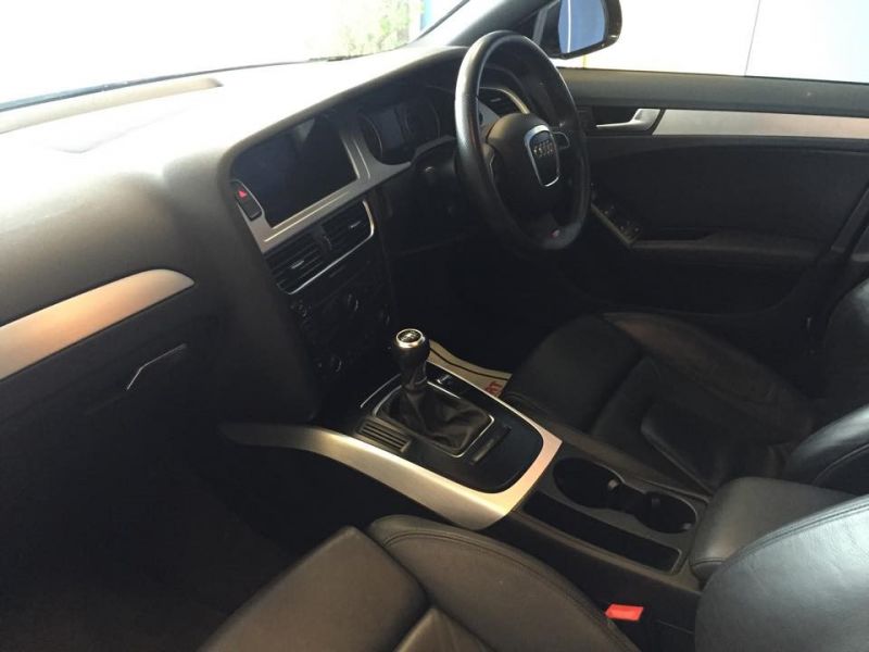 2009 Audi A4 TDI S LINE image 5