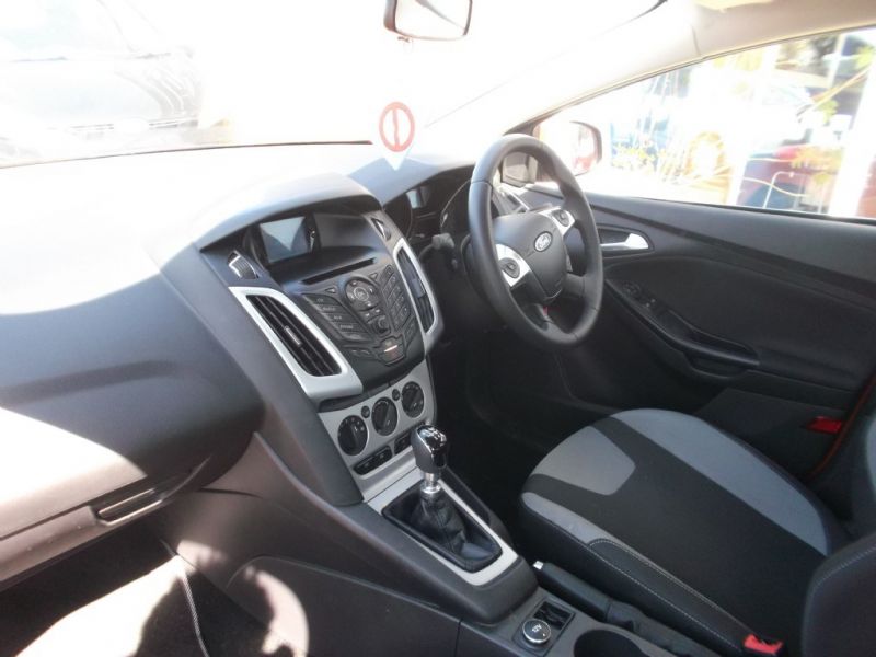 2012 Ford Focus ZETEC TDCI image 5