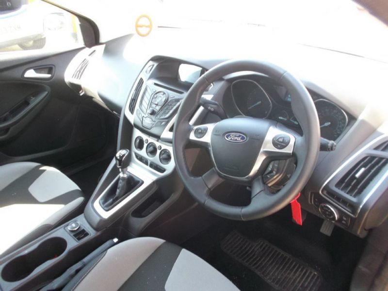 2012 Ford Focus ZETEC TDCI image 6