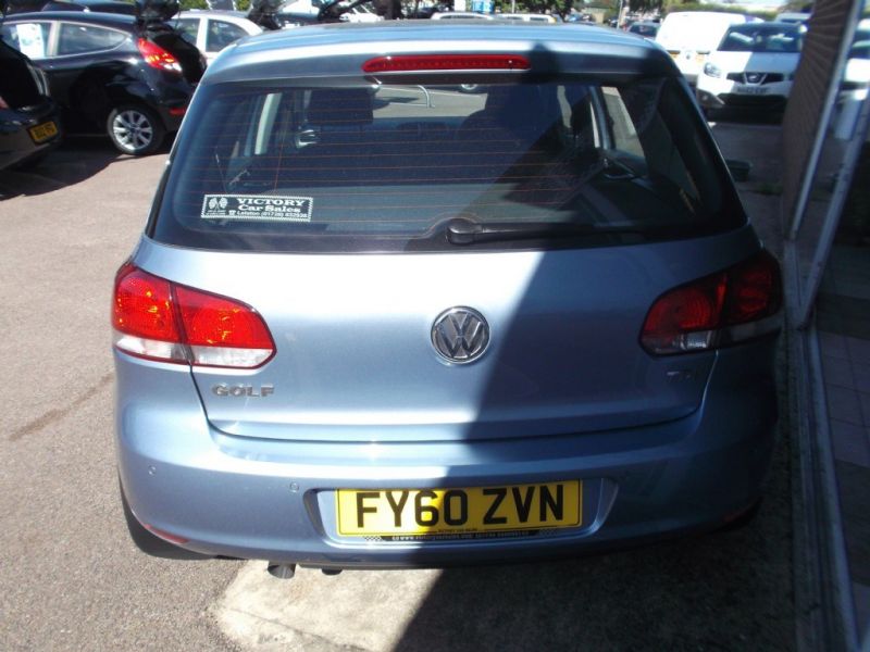 2010 Volkswagen Golf SE TDI image 2