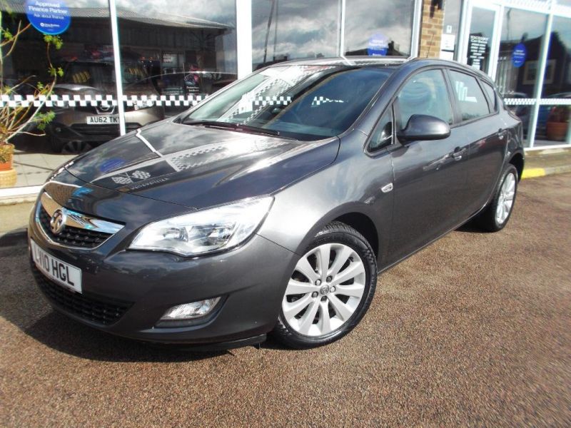 2010 Vauxhall Astra EXCLUSIV image 1