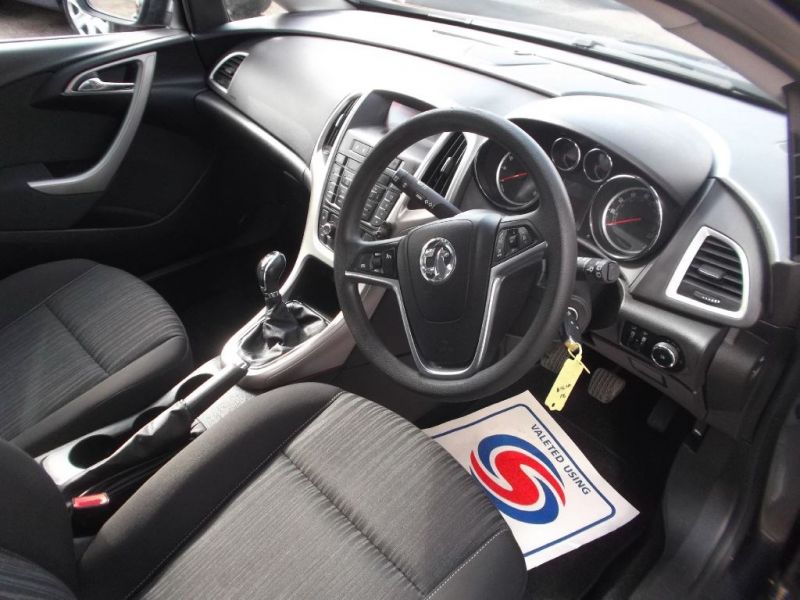 2010 Vauxhall Astra EXCLUSIV image 4