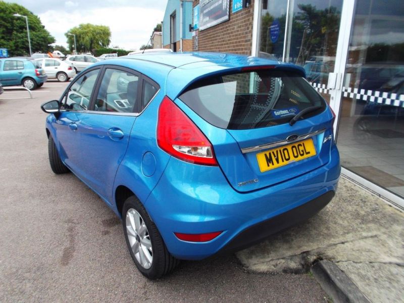 2010 Ford Fiesta ZETEC 16V image 2