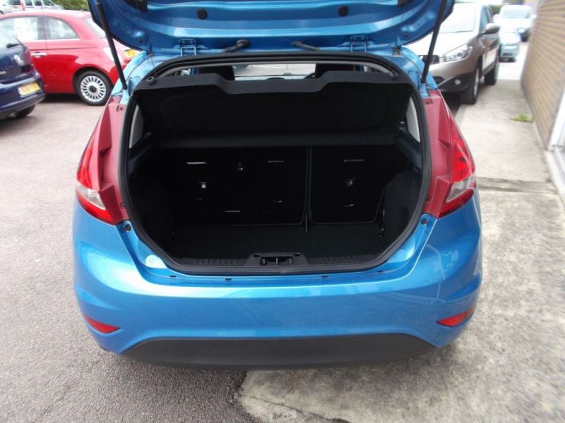 2010 Ford Fiesta ZETEC 16V image 4