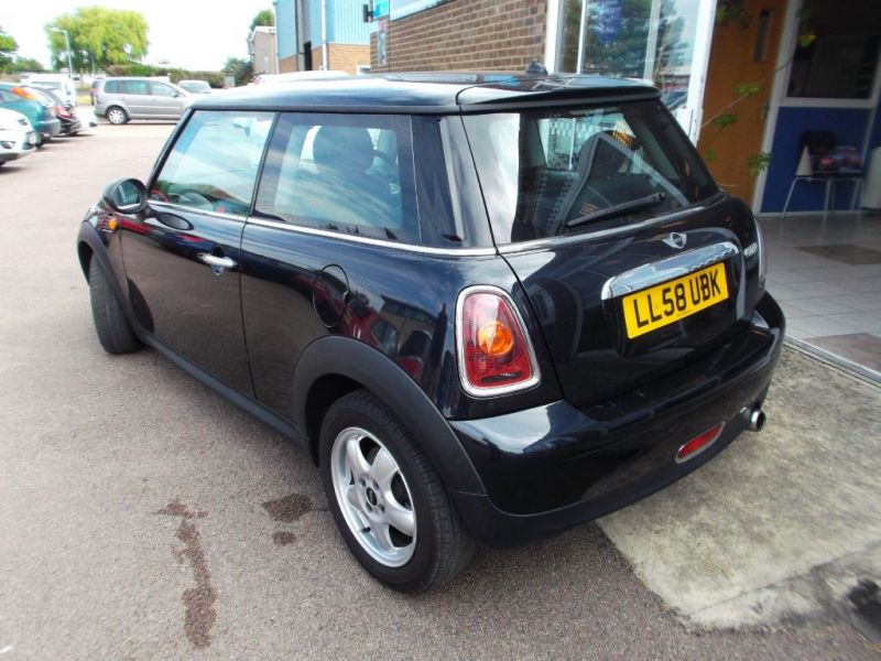 2009 MINI Hatch COOPER PEPPER PACK image 2