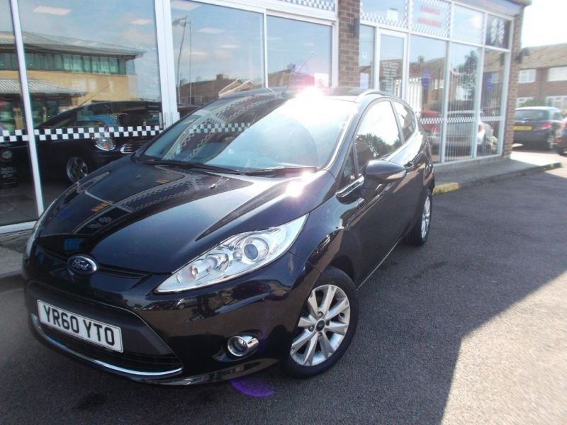 2010 Ford Fiesta ZETEC image 1
