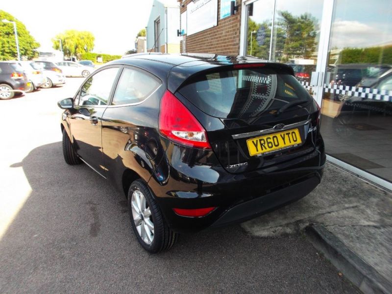2010 Ford Fiesta ZETEC image 2