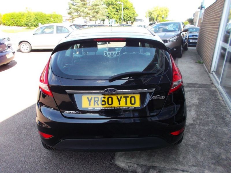 2010 Ford Fiesta ZETEC image 3