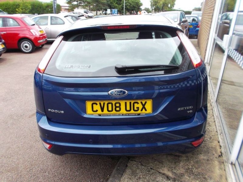 2008 Ford Focus ZETEC image 3