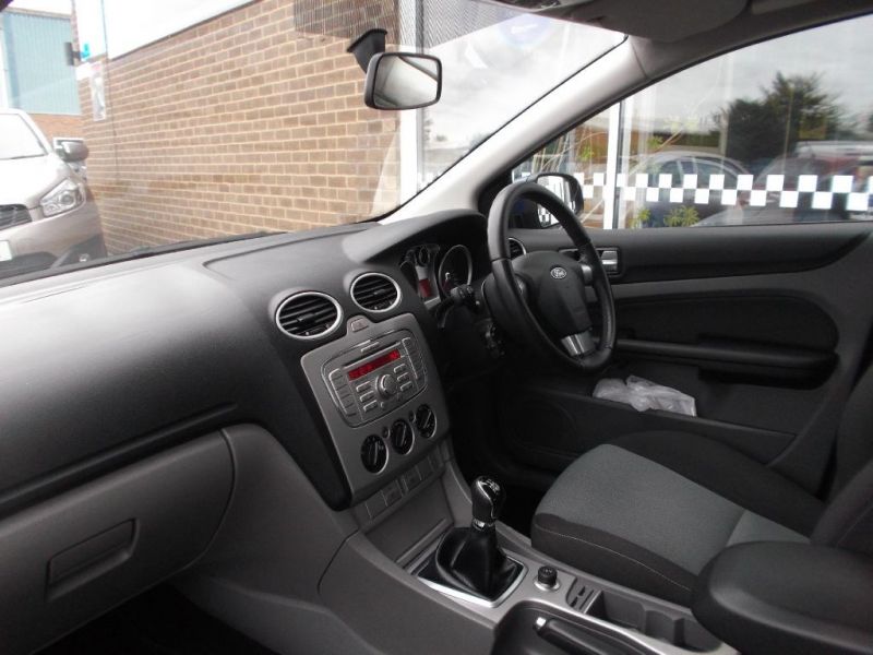 2008 Ford Focus ZETEC image 4