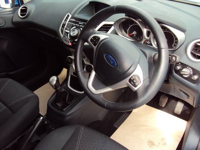 2012 Ford Fiesta 1.4 96PS Titanium 5-dr Hatchback image 5