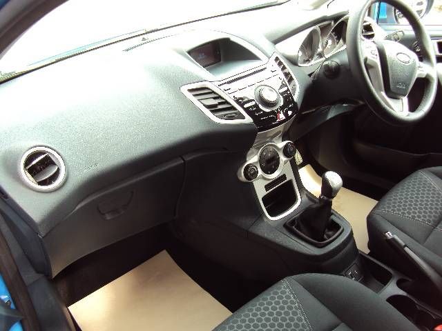 2012 Ford Fiesta 1.4 96PS Titanium 5-dr Hatchback image 6