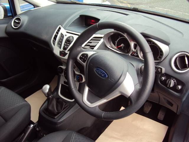 2012 Ford Fiesta 1.4 TDCi Zetec 5-dr Hatchback image 5
