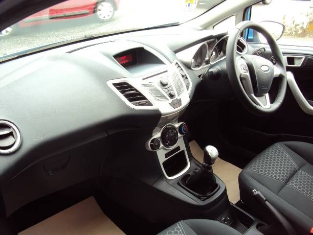 2012 Ford Fiesta 1.4 TDCi Zetec 5-dr Hatchback image 6