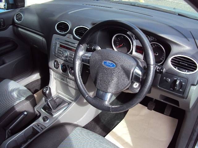 2008 Ford Focus 1.6 Zetec 5-dr Hatchback image 5