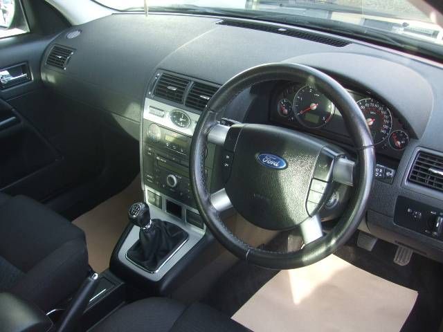 2006 Ford Mondeo 2.2 155PS TDCi Zetec 5-dr Hatchback image 5