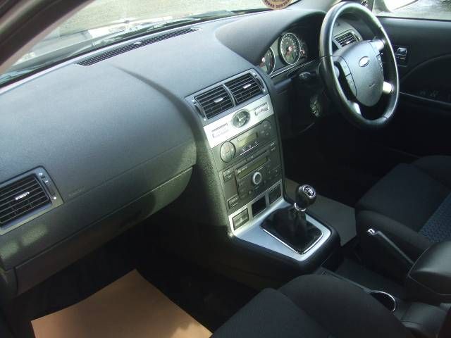 2006 Ford Mondeo 2.2 155PS TDCi Zetec 5-dr Hatchback image 6