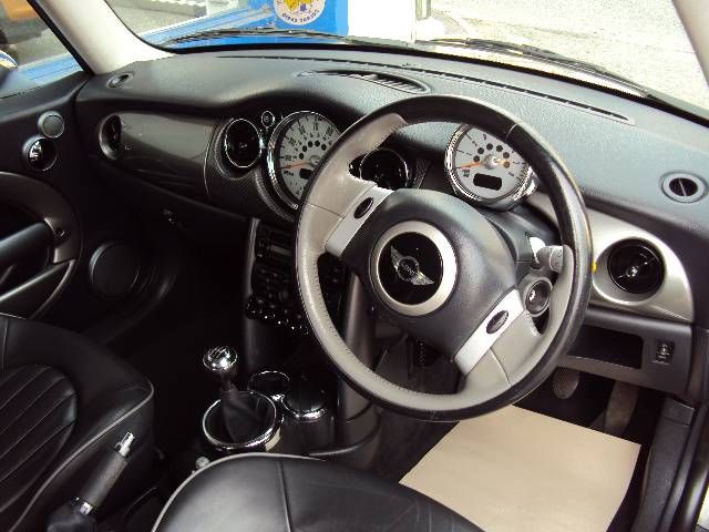 2005 Mini Cooper 1.6 Park Lane 3-dr Hatchback image 4