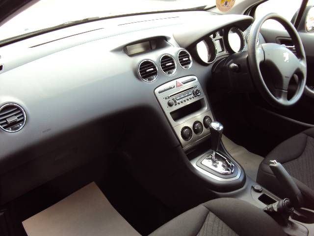 2009 Peugeot 308 1.6 S Automatic 5-dr Hatchback image 6
