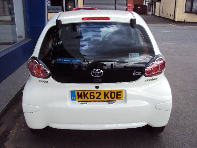 2012 Toyota Aygo 1.0 VVT-i Ice 3-dr Hatchback image 3